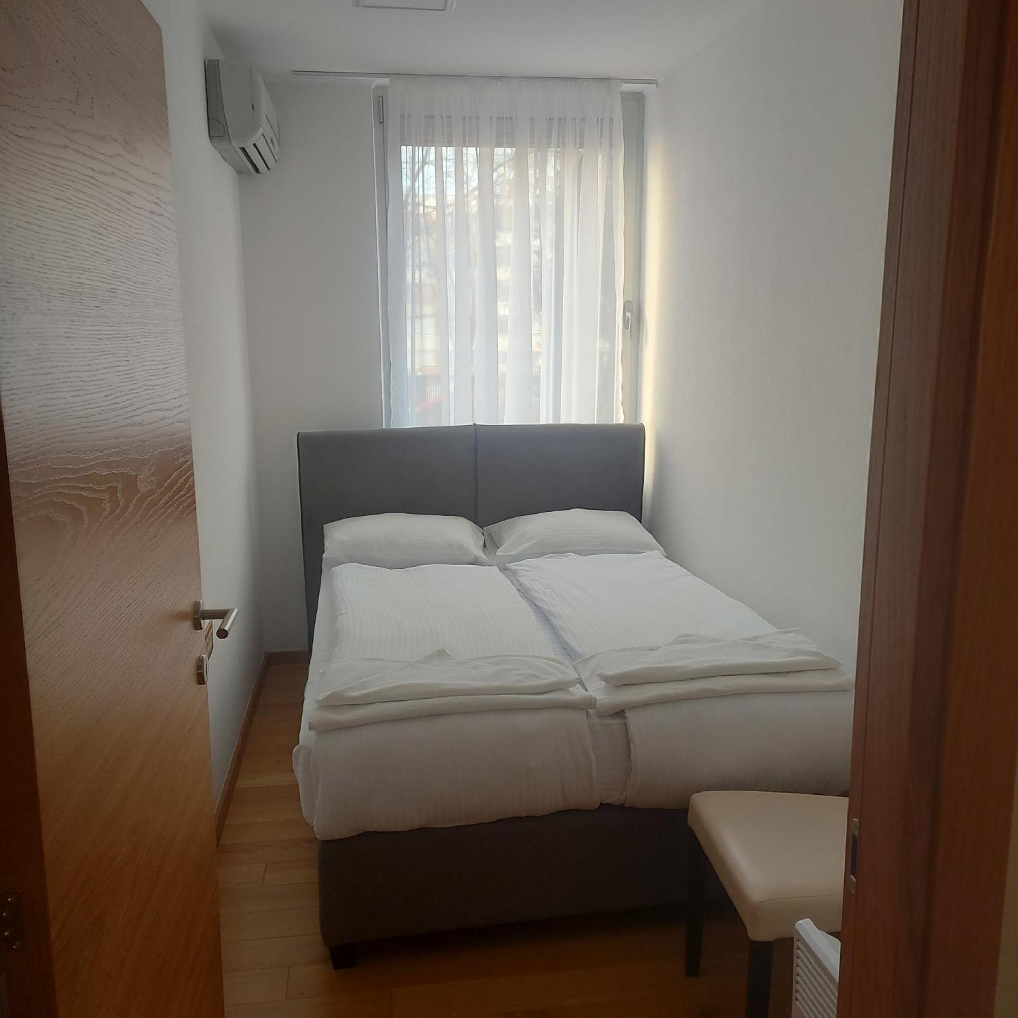 Apartman Centar Bulevar Ex Sa Garazom บันยาลูกา ภายนอก รูปภาพ