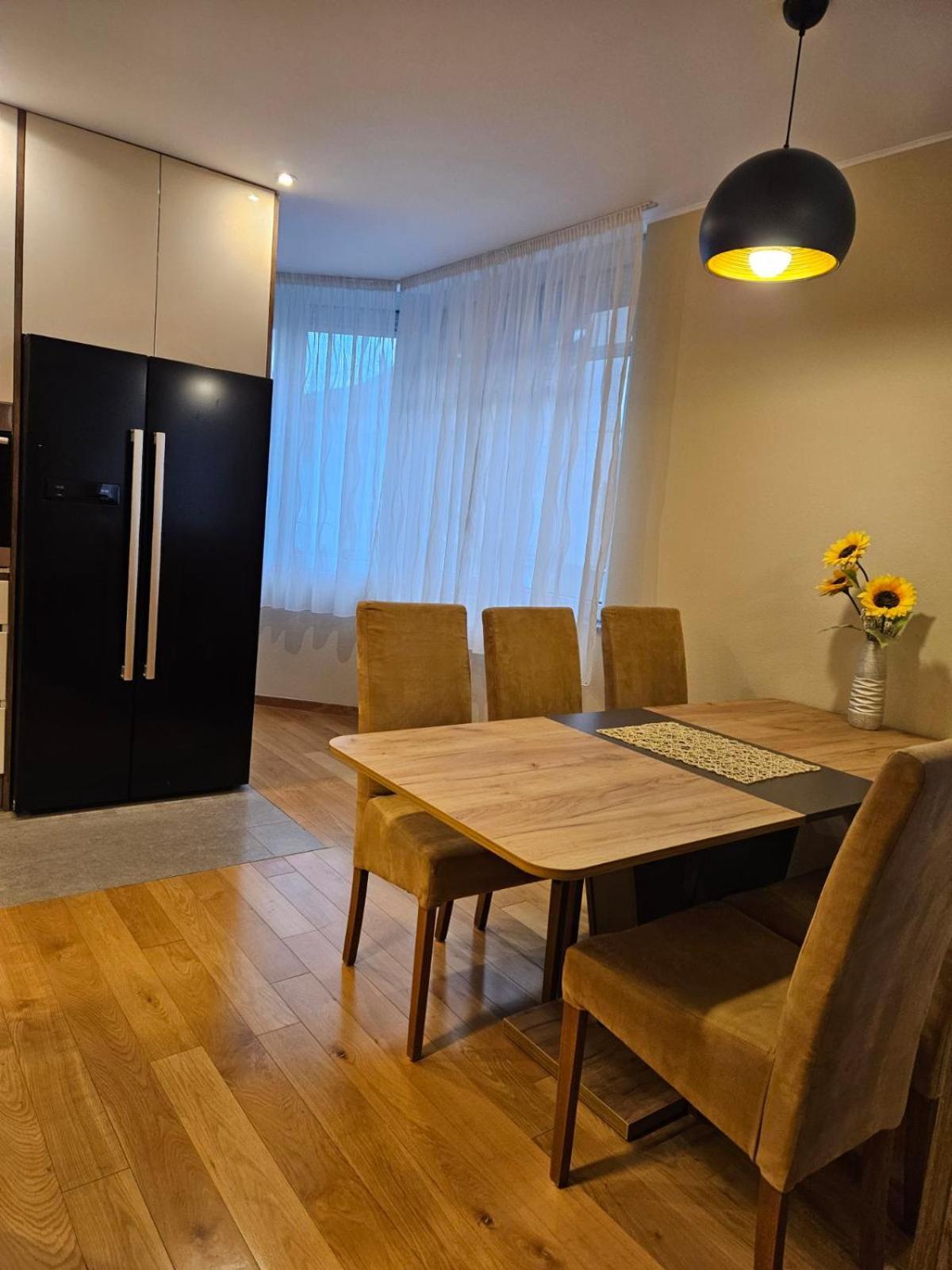 Apartman Centar Bulevar Ex Sa Garazom บันยาลูกา ภายนอก รูปภาพ