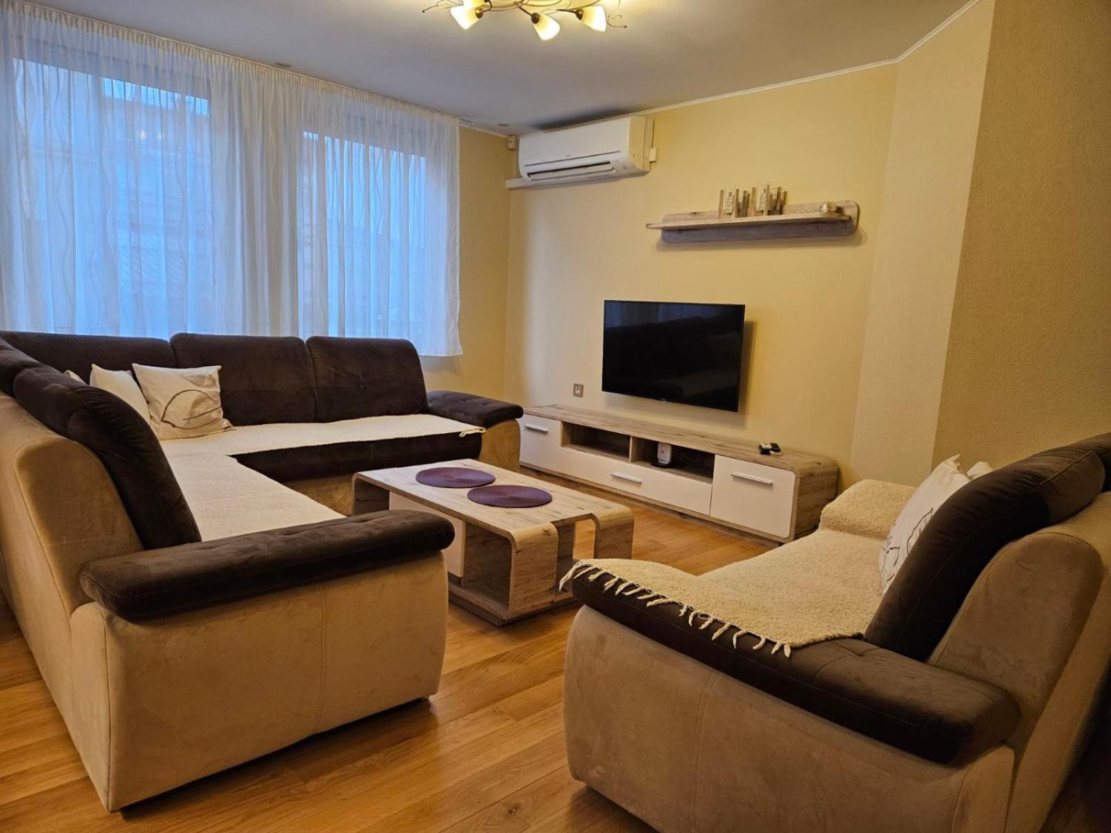 Apartman Centar Bulevar Ex Sa Garazom บันยาลูกา ภายนอก รูปภาพ