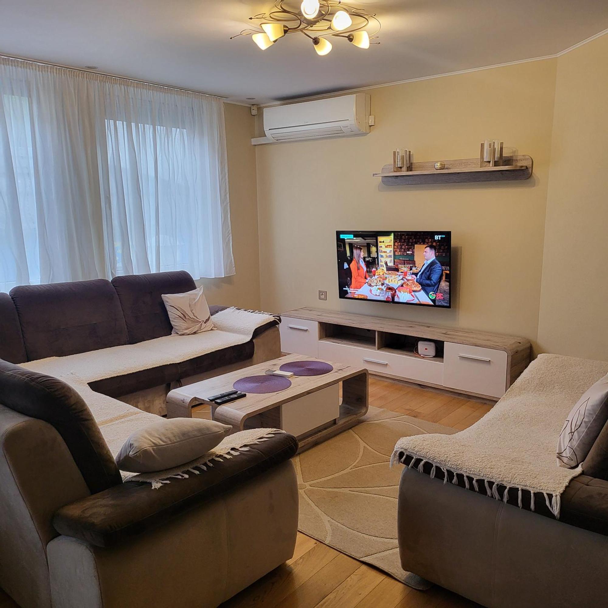 Apartman Centar Bulevar Ex Sa Garazom บันยาลูกา ภายนอก รูปภาพ